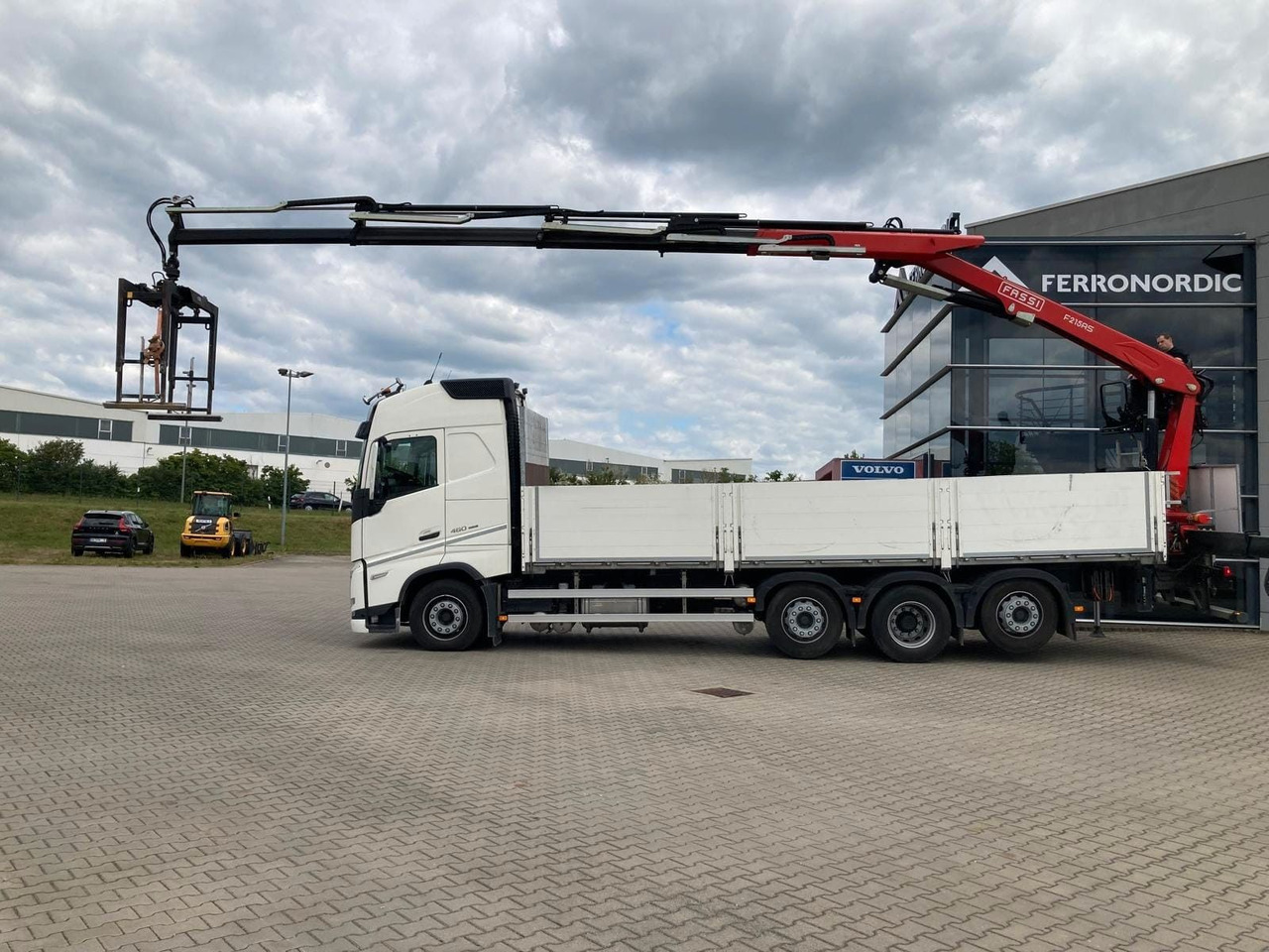 Volvo FH460 8x2 TRIDEM VLA&NLA gelenkt*FASSI F215AS.24 - Автоманипулятор: фото 1 Volvo FH460 8x2 TRIDEM VLA&NLA gelenkt*FASSI F215AS.24 - Автоманипулятор: фото 1