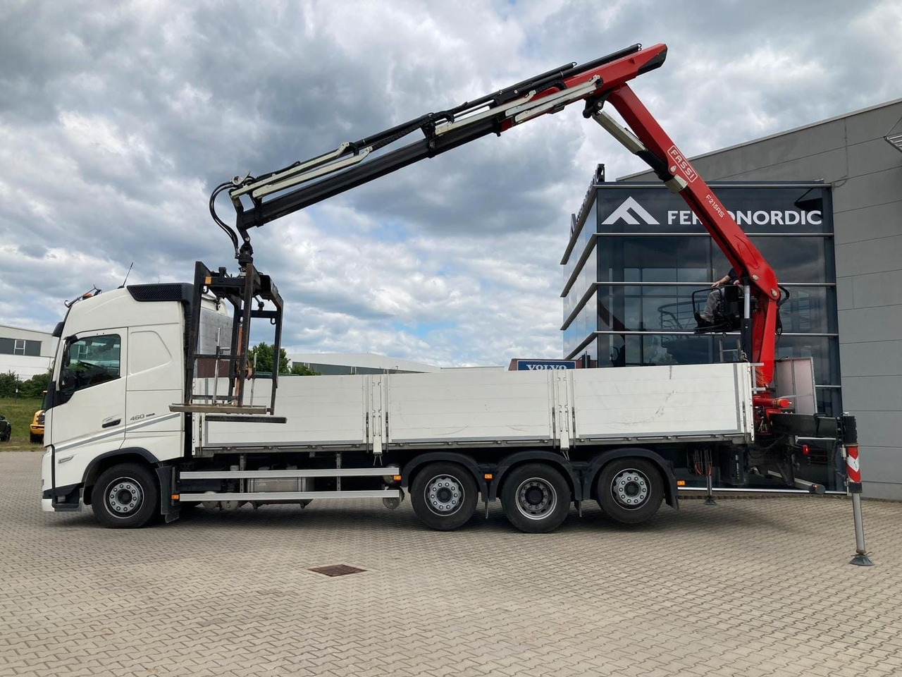 Volvo FH460 8x2 TRIDEM VLA&NLA gelenkt*FASSI F215AS.24 - Автоманипулятор: фото 4 Volvo FH460 8x2 TRIDEM VLA&NLA gelenkt*FASSI F215AS.24 - Автоманипулятор: фото 4