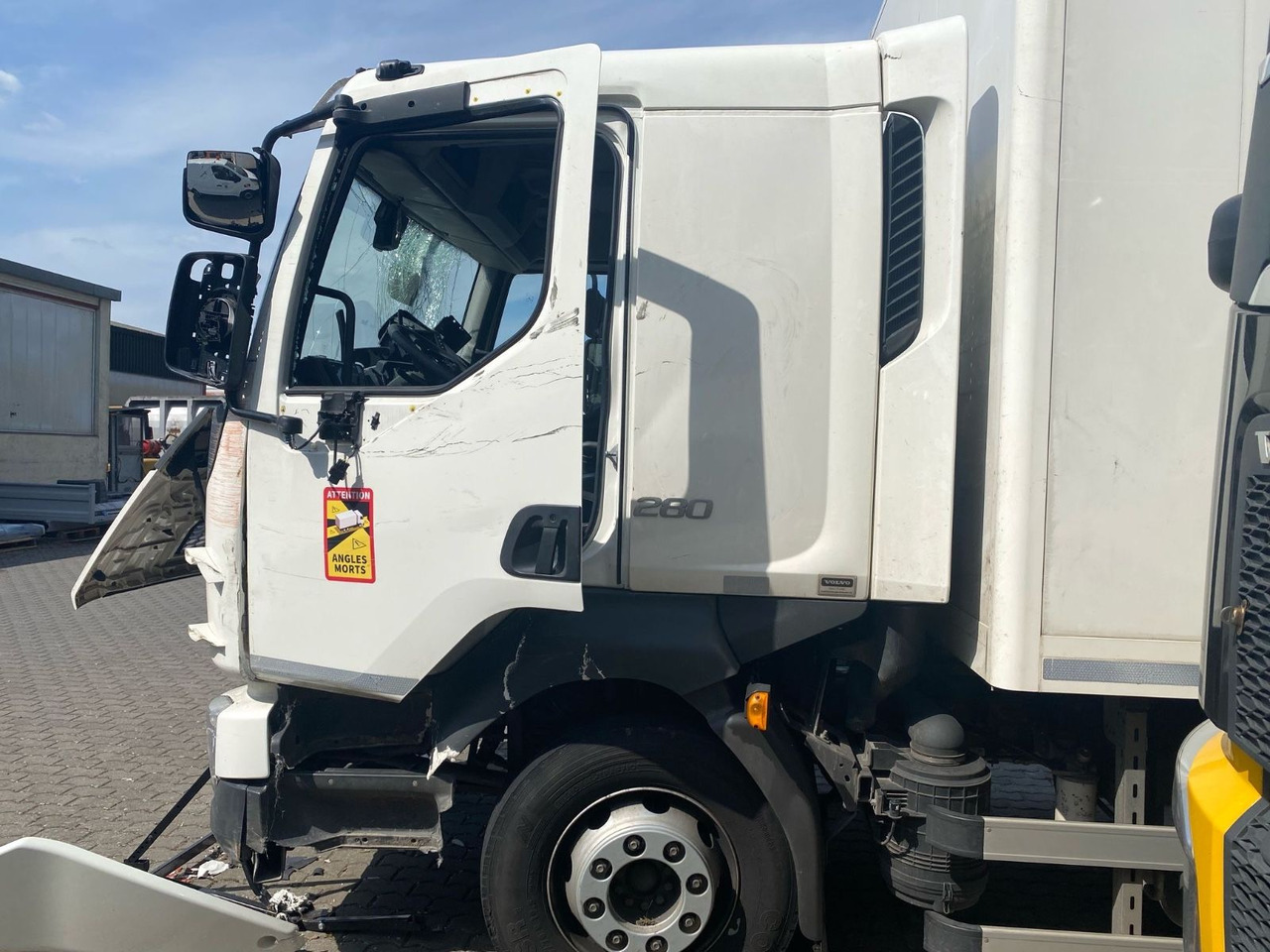 Volvo FL 16.280 Koffer Unfallschaden - Грузовик с закрытым кузовом: фото 3 Volvo FL 16.280 Koffer Unfallschaden - Грузовик с закрытым кузовом: фото 3
