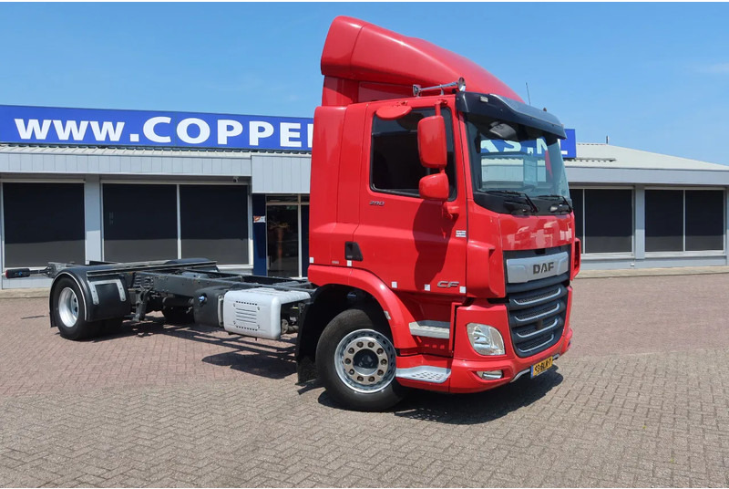 DAF CF 290 FA Chassis + 2500 KG Dhollandia laadklep - Грузовик-шасси: фото 2 DAF CF 290 FA Chassis + 2500 KG Dhollandia laadklep - Грузовик-шасси: фото 2