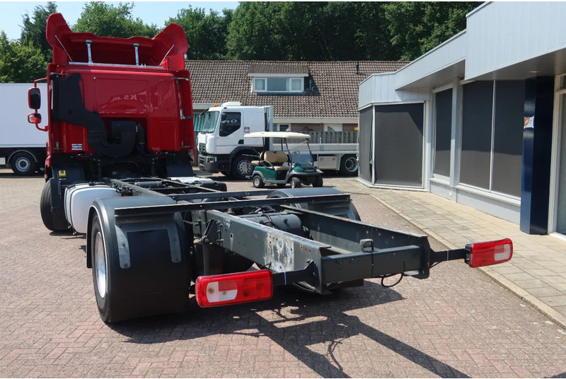 DAF CF 290 FA Chassis + 2500 KG Dhollandia laadklep - Грузовик-шасси: фото 3 DAF CF 290 FA Chassis + 2500 KG Dhollandia laadklep - Грузовик-шасси: фото 3