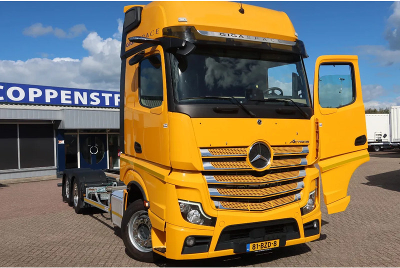 Mercedes-Benz Actros 2642 LL Giga Space Wisselbare opbouw/chassis cabine + lift as - Грузовик-контейнеровоз/ Сменный кузов: фото 2 Mercedes-Benz Actros 2642 LL Giga Space Wisselbare opbouw/chassis cabine + lift as - Грузовик-контейнеровоз/ Сменный кузов: фото 2