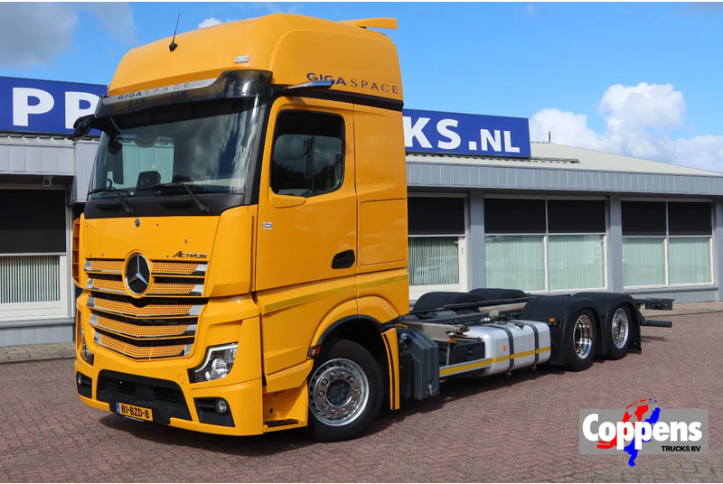 Mercedes-Benz Actros 2642 LL Giga Space Wisselbare opbouw/chassis cabine + lift as - Грузовик-контейнеровоз/ Сменный кузов: фото 1 Mercedes-Benz Actros 2642 LL Giga Space Wisselbare opbouw/chassis cabine + lift as - Грузовик-контейнеровоз/ Сменный кузов: фото 1