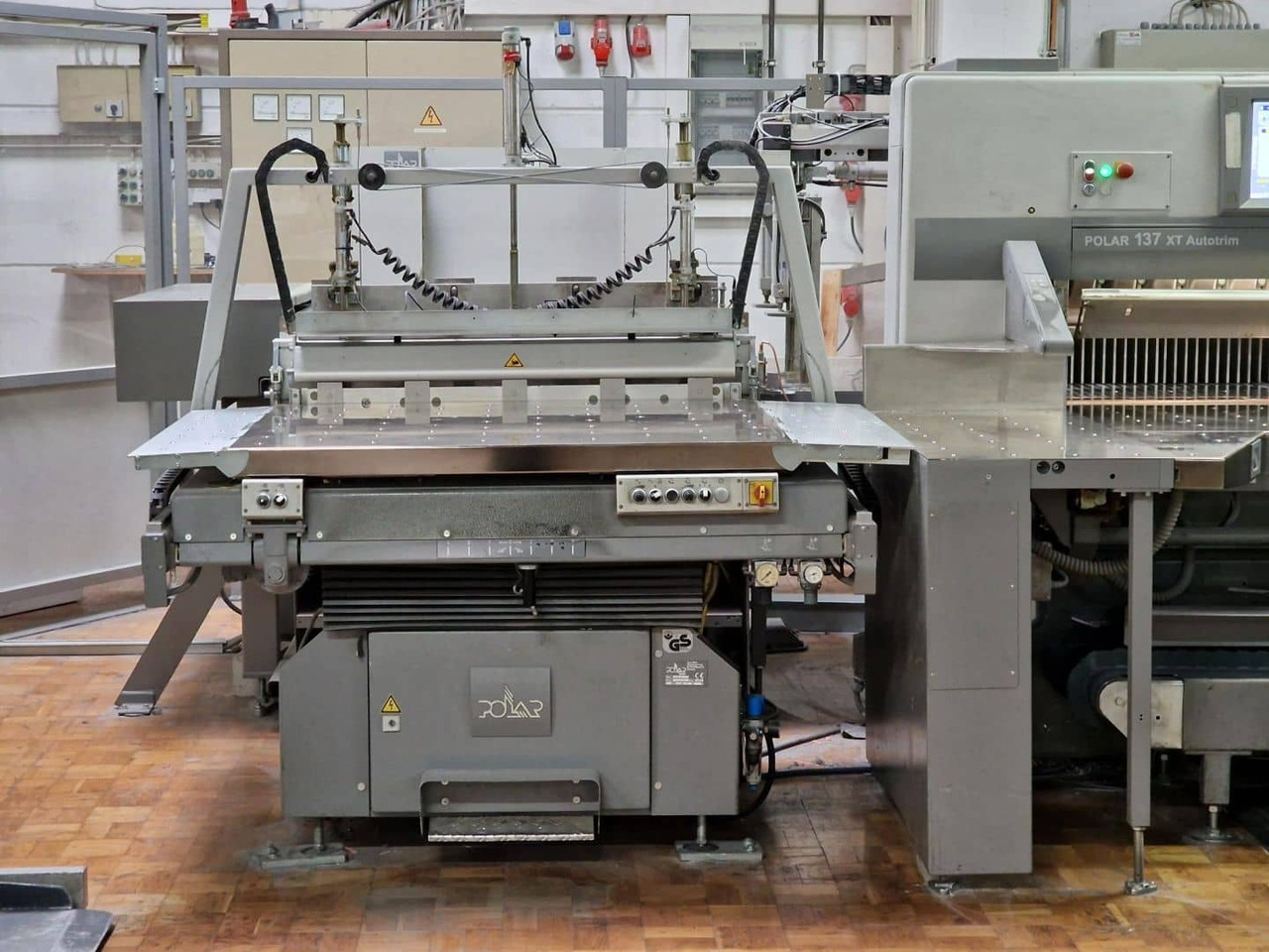 Polar 137XT-AT - Бумагорезательная машина: фото 3 Polar 137XT-AT - Бумагорезательная машина: фото 3