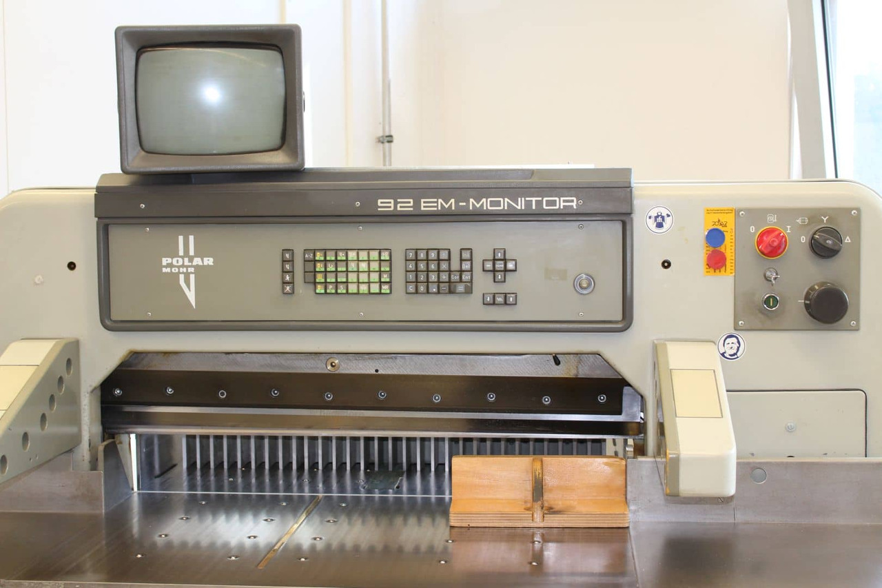 Polar 92 EM-MON - Бумагорезательная машина: фото 2 Polar 92 EM-MON - Бумагорезательная машина: фото 2