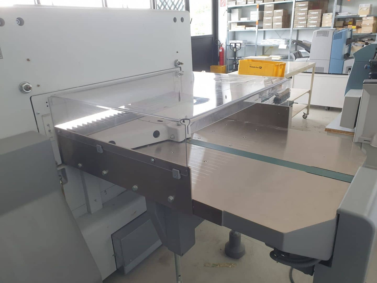 Polar 92 XT - Бумагорезательная машина: фото 5 Polar 92 XT - Бумагорезательная машина: фото 5