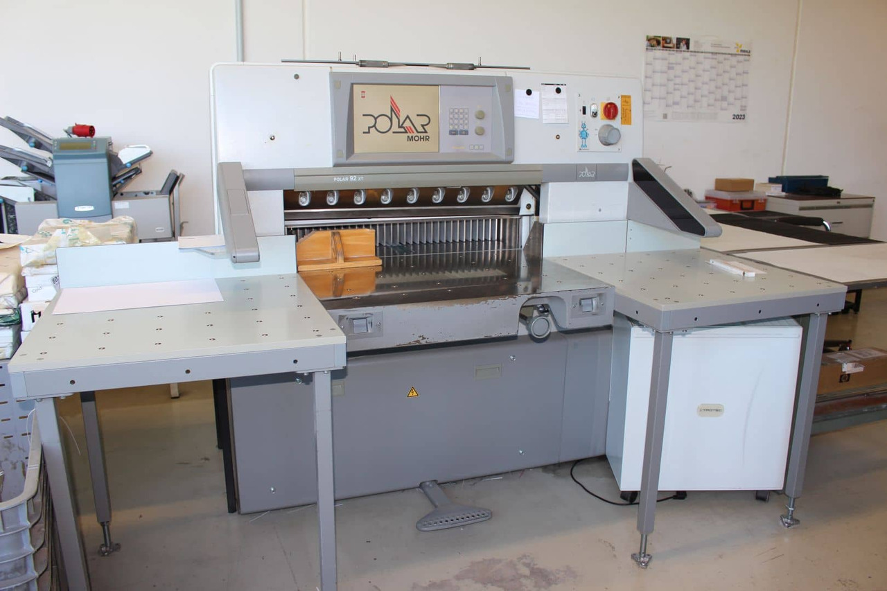 Polar 92 XT - Бумагорезательная машина: фото 1 Polar 92 XT - Бумагорезательная машина: фото 1