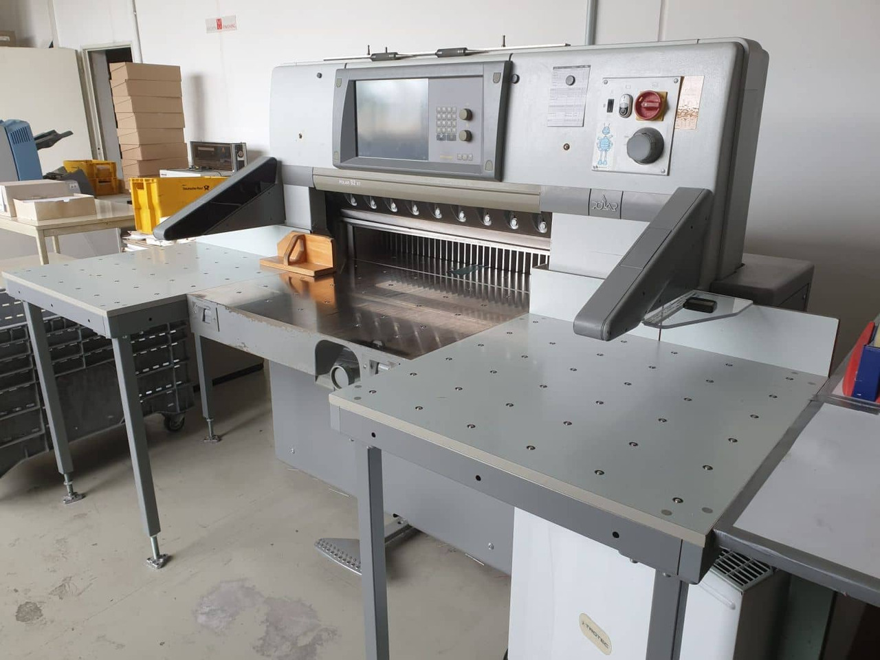 Polar 92 XT - Бумагорезательная машина: фото 3 Polar 92 XT - Бумагорезательная машина: фото 3