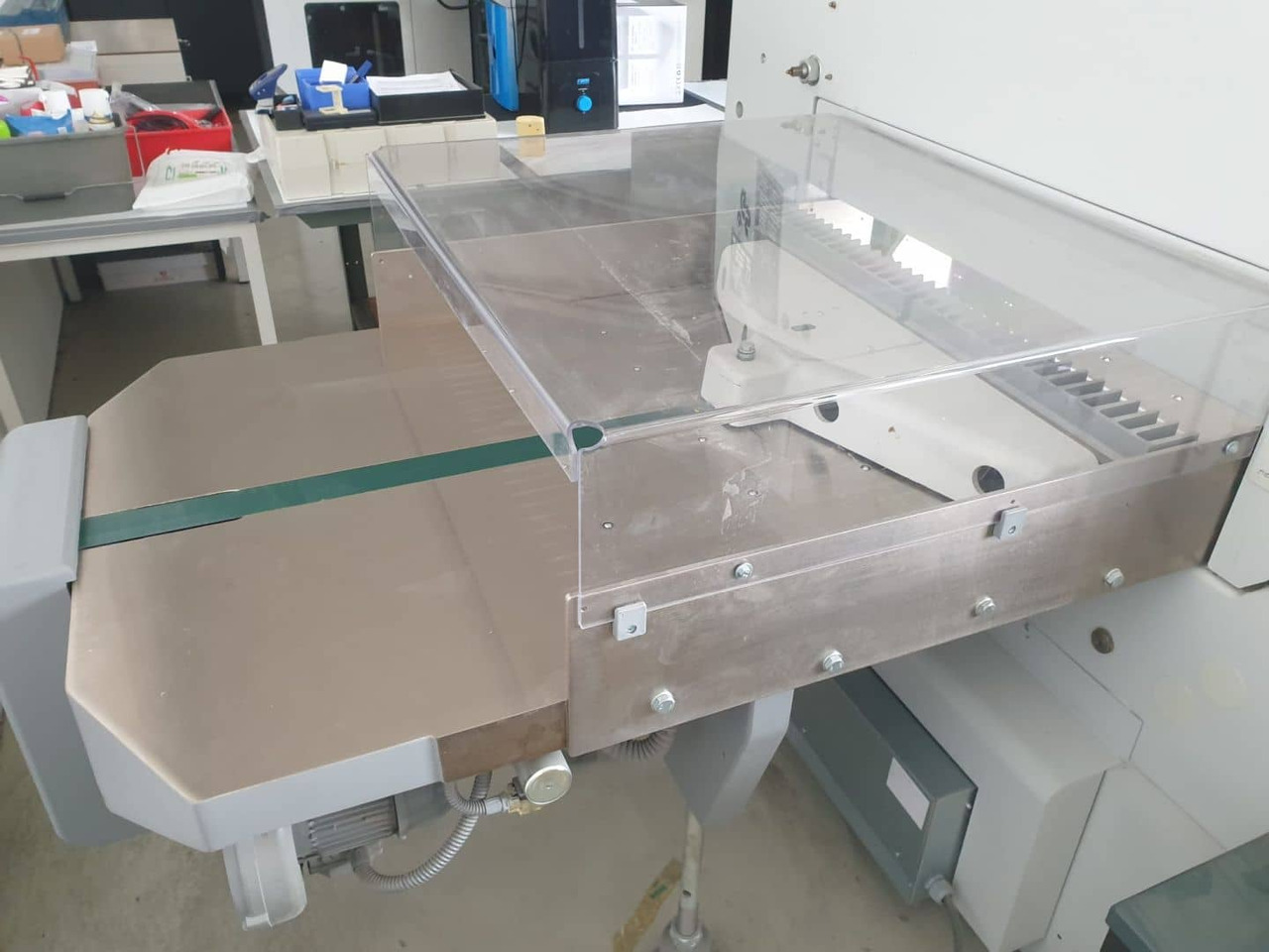 Polar 92 XT - Бумагорезательная машина: фото 4 Polar 92 XT - Бумагорезательная машина: фото 4