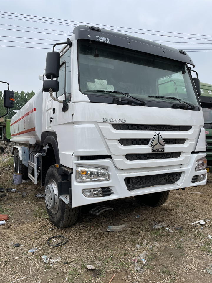 HOWO 6X4 WATER TANK TRUCK HIGH QUALITY 290HP/336HP / 371HP Tipper - Грузовик-цистерна: фото 1 HOWO 6X4 WATER TANK TRUCK HIGH QUALITY 290HP/336HP / 371HP Tipper - Грузовик-цистерна: фото 1