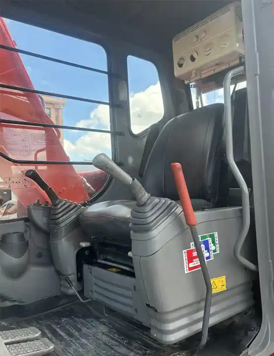 12 Ton Tracked Excavator Low Working Hours Hitachi Zx120 Hydraulic Excavator With Isuzu Engine In Shanghai - Гусеничный экскаватор: фото 4 12 Ton Tracked Excavator Low Working Hours Hitachi Zx120 Hydraulic Excavator With Isuzu Engine In Shanghai - Гусеничный экскаватор: фото 4