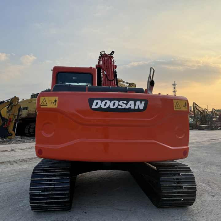 14 Ton Original Korea Used Doosan DX140LC-9c DX 140 150 225 300 Hydraulic Crawler Excavators in Good Condition Doosan140 - Экскаватор: фото 4 14 Ton Original Korea Used Doosan DX140LC-9c DX 140 150 225 300 Hydraulic Crawler Excavators in Good Condition Doosan140 - Экскаватор: фото 4