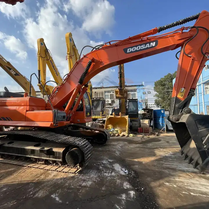90% new and low hours used excavators Doosan DX300LC second hand excavators 30tons excavator new arrivedd in stock for sale - Экскаватор: фото 1 90% new and low hours used excavators Doosan DX300LC second hand excavators 30tons excavator new arrivedd in stock for sale - Экскаватор: фото 1