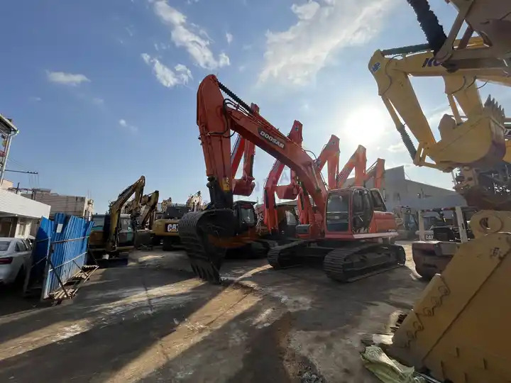 90% new and low hours used excavators Doosan DX300LC second hand excavators 30tons excavator new arrivedd in stock for sale - Экскаватор: фото 4 90% new and low hours used excavators Doosan DX300LC second hand excavators 30tons excavator new arrivedd in stock for sale - Экскаватор: фото 4