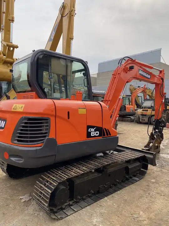 Best Price For 6t Mini Excavator,Small Excavating Machine Korea Doosan Used Excavators Doosan Dx60 For Sale In Shanghai - Гусеничный экскаватор: фото 3 Best Price For 6t Mini Excavator,Small Excavating Machine Korea Doosan Used Excavators Doosan Dx60 For Sale In Shanghai - Гусеничный экскаватор: фото 3