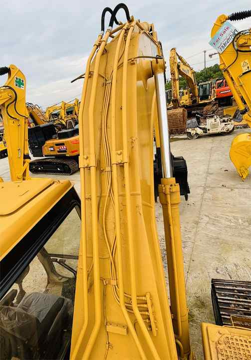 Caterpillar/cat Medium Used Excavator 20t Cat 320b,320c,320d Excavating Equipment With 0.8,1.0,1.2 Cbm Bucket Size In Shanghai - Гусеничный экскаватор: фото 5 Caterpillar/cat Medium Used Excavator 20t Cat 320b,320c,320d Excavating Equipment With 0.8,1.0,1.2 Cbm Bucket Size In Shanghai - Гусеничный экскаватор: фото 5