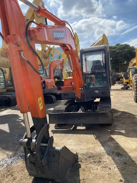 Competitive Price Original Used Doosan Excavator Dh55 With Good Condition for Sale - Мини-экскаватор: фото 2 Competitive Price Original Used Doosan Excavator Dh55 With Good Condition for Sale - Мини-экскаватор: фото 2