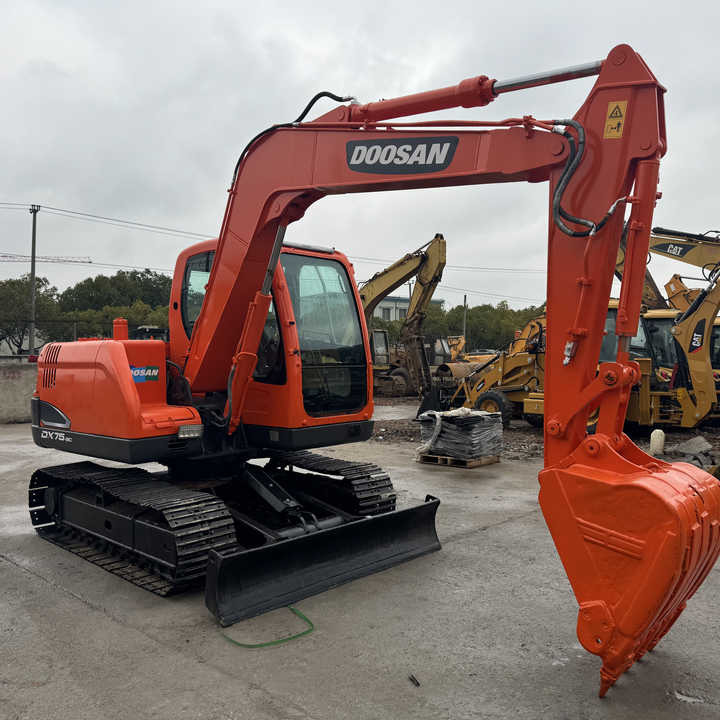 Doosan DX75-9C Used Excavator Crawler Second Hand Korean Engine DX75-9C Small Digger for Home or Farm - Гусеничный экскаватор: фото 1 Doosan DX75-9C Used Excavator Crawler Second Hand Korean Engine DX75-9C Small Digger for Home or Farm - Гусеничный экскаватор: фото 1