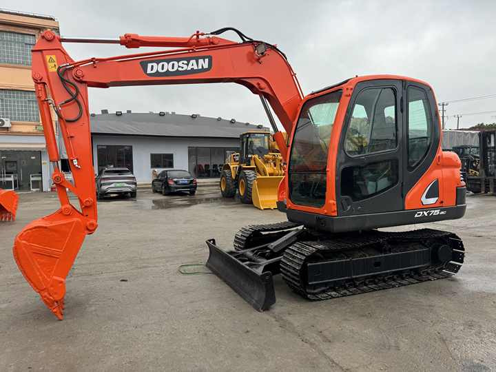 Doosan DX75-9C Used Excavator Crawler Second Hand Korean Engine DX75-9C Small Digger for Home or Farm - Гусеничный экскаватор: фото 4 Doosan DX75-9C Used Excavator Crawler Second Hand Korean Engine DX75-9C Small Digger for Home or Farm - Гусеничный экскаватор: фото 4