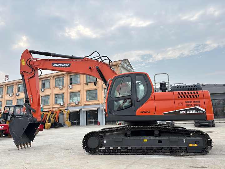 Good Quality Original 23ton Doosan DX225LCA Used Large Excavators for Sale at Low Price Secondhand Doosan225LCA Heavy Digger - Гусеничный экскаватор: фото 4 Good Quality Original 23ton Doosan DX225LCA Used Large Excavators for Sale at Low Price Secondhand Doosan225LCA Heavy Digger - Гусеничный экскаватор: фото 4