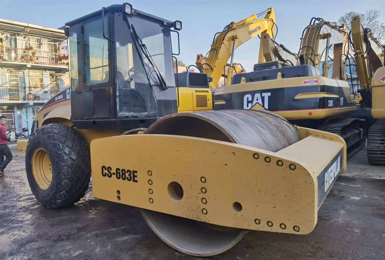 Дорожный каток Good Quality Road Roller Caterpillar Cs683e Used Original Japan Road Roller Cat Cs683e Caterpillar Compactor Rollers: фото 6