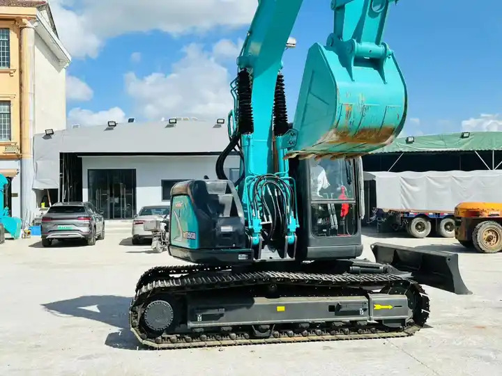 High Quality Low Price Hydraulic Excavator Kobelco Sk135sr Sk115sr Japan Surplus Backhoe Excavator Machine In Shanghai - Гусеничный экскаватор: фото 4 High Quality Low Price Hydraulic Excavator Kobelco Sk135sr Sk115sr Japan Surplus Backhoe Excavator Machine In Shanghai - Гусеничный экскаватор: фото 4