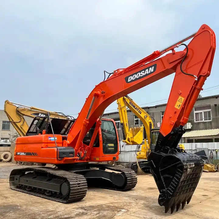 High Quality Original Korea Nice Performance Used Excavator Doosan Dx225lc,Dx225 Model For Sale 22.5ton Best Price In Shanghai - Гусеничный экскаватор: фото 1 High Quality Original Korea Nice Performance Used Excavator Doosan Dx225lc,Dx225 Model For Sale 22.5ton Best Price In Shanghai - Гусеничный экскаватор: фото 1