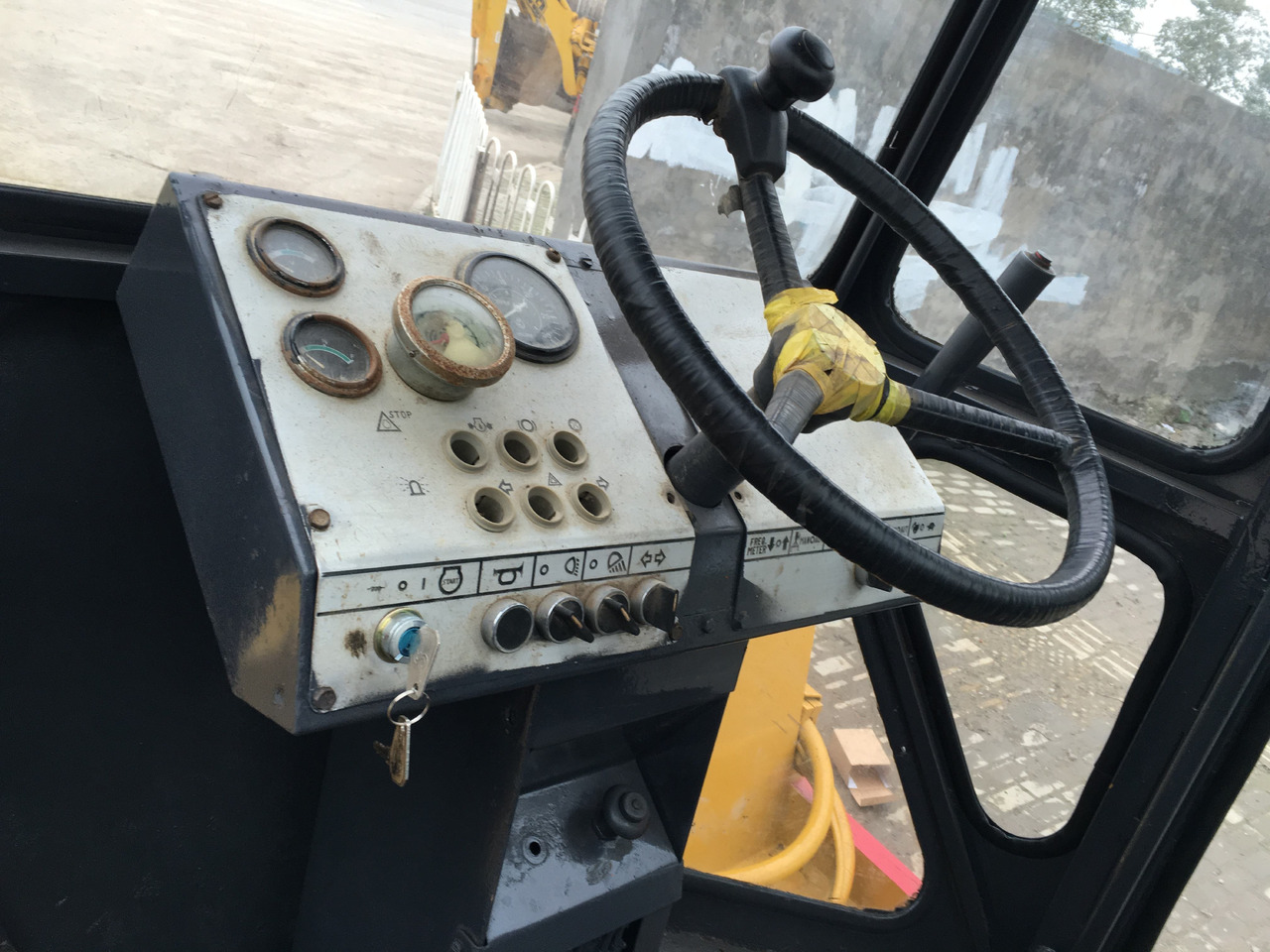 High Quality Used 15 Ton Vibratory Road Roller Dynapac Ca30d Single-drum Soil Compactor Cummins Engine In Shanghai - Дорожный каток: фото 3 High Quality Used 15 Ton Vibratory Road Roller Dynapac Ca30d Single-drum Soil Compactor Cummins Engine In Shanghai - Дорожный каток: фото 3
