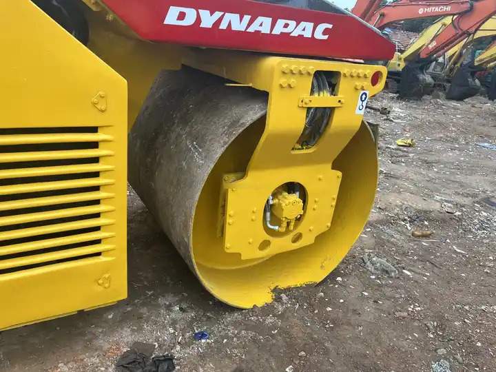 Дорожный каток High Quality Used Industrial Compactor Machine Dynapac Cc 422 Hydraulic Vibrating Road Roller  For Sale With High Quality: фото 6