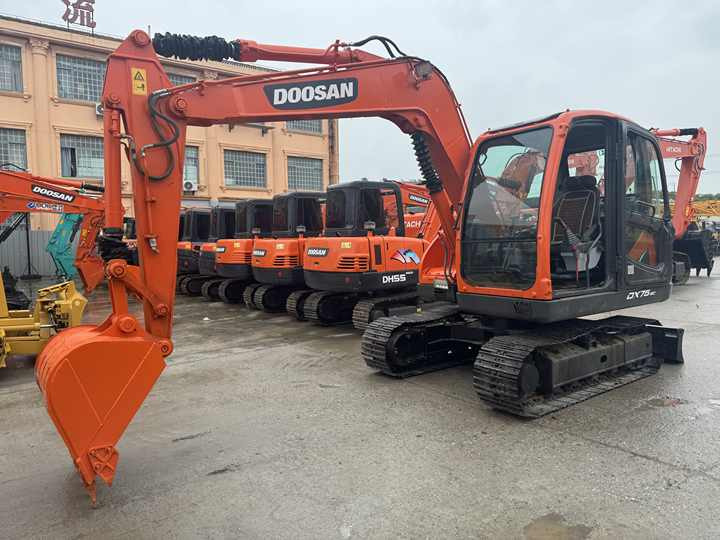 Hot Sale Used Doosan DX75-9C Excavator Doosan 7.5 Ton Crawler Digger Original Equipment - Гусеничный экскаватор: фото 2 Hot Sale Used Doosan DX75-9C Excavator Doosan 7.5 Ton Crawler Digger Original Equipment - Гусеничный экскаватор: фото 2