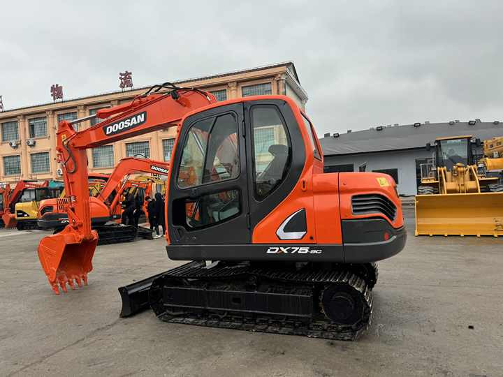 Hot Sale Used Doosan DX75-9C Excavator Doosan 7.5 Ton Crawler Digger Original Equipment - Гусеничный экскаватор: фото 2 Hot Sale Used Doosan DX75-9C Excavator Doosan 7.5 Ton Crawler Digger Original Equipment - Гусеничный экскаватор: фото 2