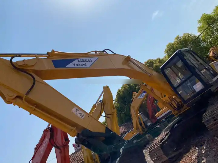 Japan Kobelco SK200-3 used Excavator Good price Best Selling High Quality Used Second Hand SK200 Excavators for Sale - Гусеничный экскаватор: фото 3 Japan Kobelco SK200-3 used Excavator Good price Best Selling High Quality Used Second Hand SK200 Excavators for Sale - Гусеничный экскаватор: фото 3