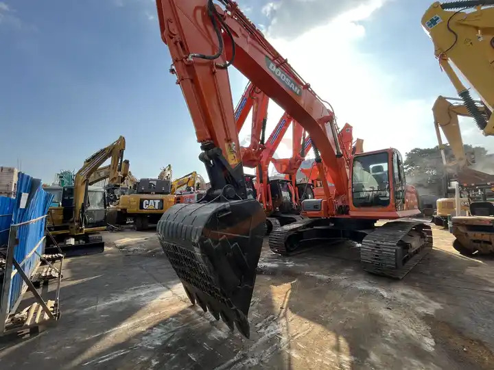 Low running hours Used Machinery Doosan300 dx300lc Hydraulic Crawler Backhoe Digger 30ton Used Excavator Doosan DX300LC - Гусеничный экскаватор: фото 4 Low running hours Used Machinery Doosan300 dx300lc Hydraulic Crawler Backhoe Digger 30ton Used Excavator Doosan DX300LC - Гусеничный экскаватор: фото 4