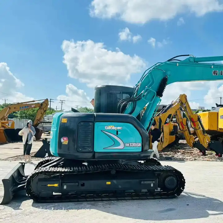 Shorter-tail Hydraulic Excavator Kobelco Sk135sr Sk115sr Japan Surplus Backhoe Excavator Machine In Shanghai - Гусеничный экскаватор: фото 1 Shorter-tail Hydraulic Excavator Kobelco Sk135sr Sk115sr Japan Surplus Backhoe Excavator Machine In Shanghai - Гусеничный экскаватор: фото 1
