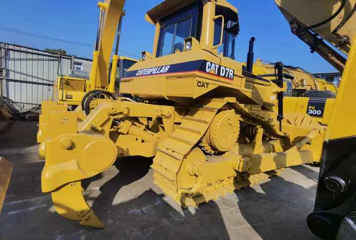 Used Bulldozers  CAT D7R D8R with  low price  in  Low Working Hour - Бульдозер: фото 3 Used Bulldozers  CAT D7R D8R with  low price  in  Low Working Hour - Бульдозер: фото 3
