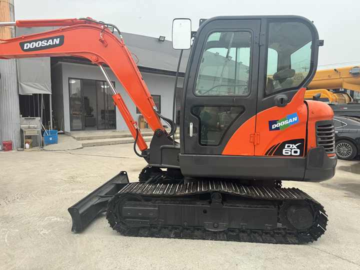 Used Excavator Doosan Dx60 Excavators Earth-moving Machinery Doosan Dx60 Dx80 Dx75 Dx225 Dh55 Dx60-9c for Sale - Гусеничный экскаватор: фото 3 Used Excavator Doosan Dx60 Excavators Earth-moving Machinery Doosan Dx60 Dx80 Dx75 Dx225 Dh55 Dx60-9c for Sale - Гусеничный экскаватор: фото 3