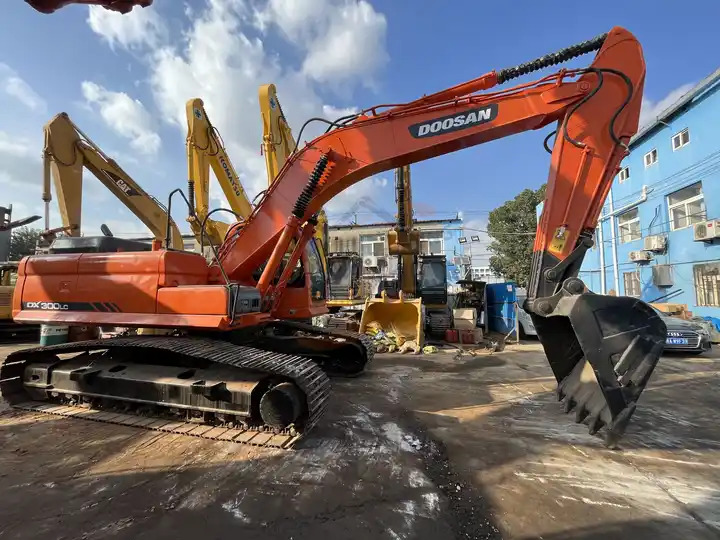 Competitive Used Machinery Doosan300 dx300lc Hydraulic Crawler Backhoe Digger 30ton Used Excavator Doosan DX300LC - Гусеничный экскаватор: фото 4 Competitive Used Machinery Doosan300 dx300lc Hydraulic Crawler Backhoe Digger 30ton Used Excavator Doosan DX300LC - Гусеничный экскаватор: фото 4