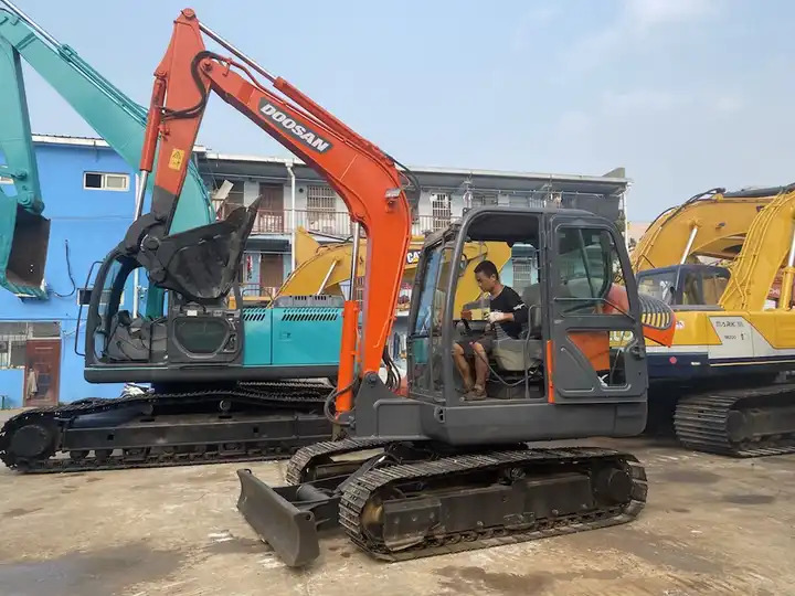 Dx60 dx55 ON SALE Doosan 6ton dx60 Used excavator in stock - Гусеничный экскаватор: фото 4 Dx60 dx55 ON SALE Doosan 6ton dx60 Used excavator in stock - Гусеничный экскаватор: фото 4