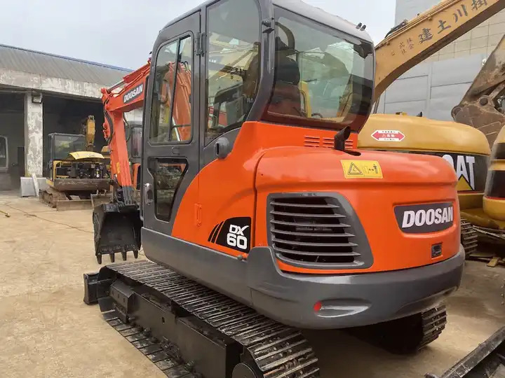 Dx60 dx55 ON SALE Doosan 6ton dx60 Used excavator in stock - Гусеничный экскаватор: фото 3 Dx60 dx55 ON SALE Doosan 6ton dx60 Used excavator in stock - Гусеничный экскаватор: фото 3