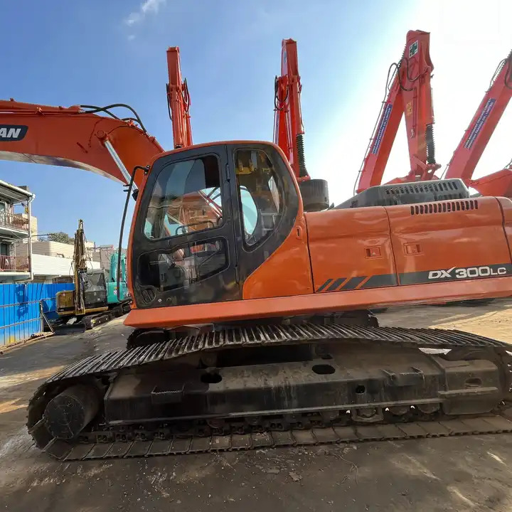 Low price hours Used Machinery Doosan300 dx300lc Hydraulic Crawler Backhoe Digger 30ton Used Excavator Doosan DX300LC - Гусеничный экскаватор: фото 2 Low price hours Used Machinery Doosan300 dx300lc Hydraulic Crawler Backhoe Digger 30ton Used Excavator Doosan DX300LC - Гусеничный экскаватор: фото 2