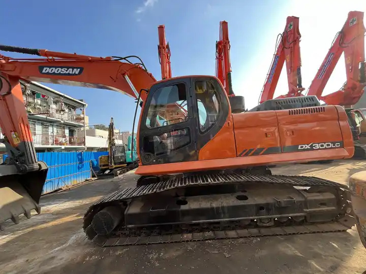 New arrival Used Machinery Doosan300 dx300lc Hydraulic Crawler Backhoe Digger 30ton Used Excavator Doosan DX300LC - Гусеничный экскаватор: фото 3 New arrival Used Machinery Doosan300 dx300lc Hydraulic Crawler Backhoe Digger 30ton Used Excavator Doosan DX300LC - Гусеничный экскаватор: фото 3
