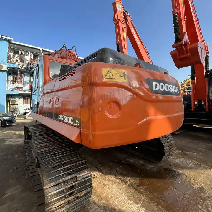 New arrival Used Machinery Doosan300 dx300lc Hydraulic Crawler Backhoe Digger 30ton Used Excavator Doosan DX300LC - Гусеничный экскаватор: фото 2 New arrival Used Machinery Doosan300 dx300lc Hydraulic Crawler Backhoe Digger 30ton Used Excavator Doosan DX300LC - Гусеничный экскаватор: фото 2