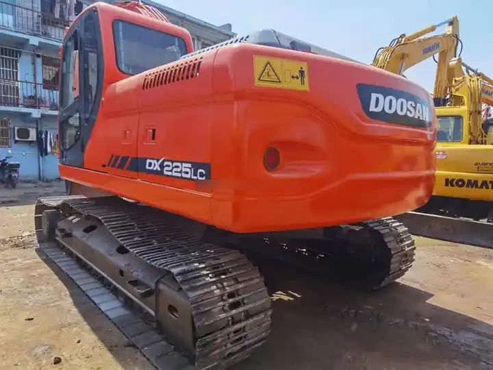 Second hand excavator used machinery equipment Doosan dx225 used excavators in stock for sale - Гусеничный экскаватор: фото 4 Second hand excavator used machinery equipment Doosan dx225 used excavators in stock for sale - Гусеничный экскаватор: фото 4