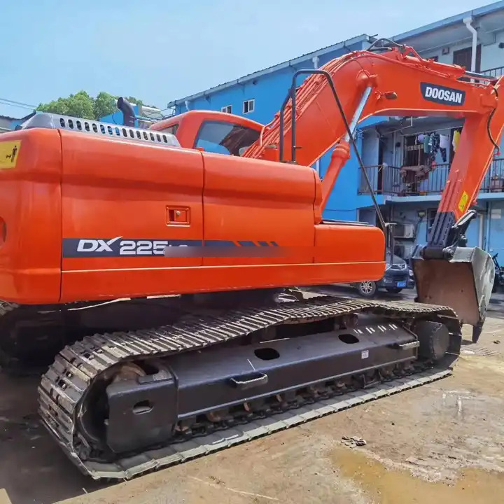 Second hand excavator used machinery equipment Doosan dx225 used excavators in stock for sale - Гусеничный экскаватор: фото 1 Second hand excavator used machinery equipment Doosan dx225 used excavators in stock for sale - Гусеничный экскаватор: фото 1