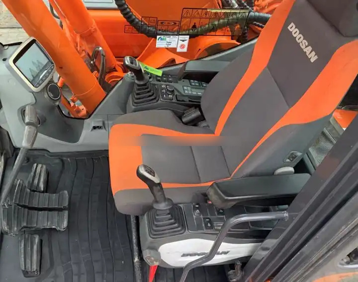 Second hand excavator used machinery equipment Doosan dx225 used excavators in stock for sale - Гусеничный экскаватор: фото 5 Second hand excavator used machinery equipment Doosan dx225 used excavators in stock for sale - Гусеничный экскаватор: фото 5