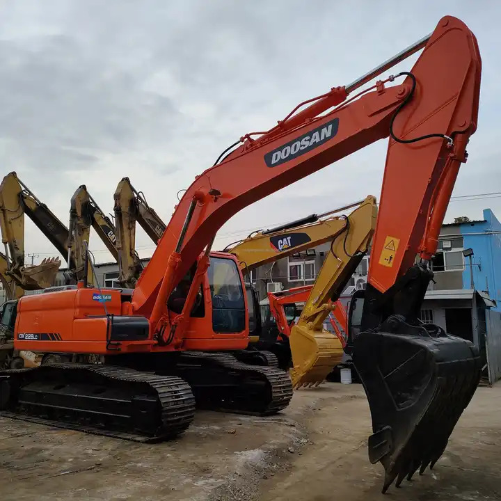 Used excavators in stock for sale second hand excavator used machinery equipment Doosan dx225 - Гусеничный экскаватор: фото 1 Used excavators in stock for sale second hand excavator used machinery equipment Doosan dx225 - Гусеничный экскаватор: фото 1