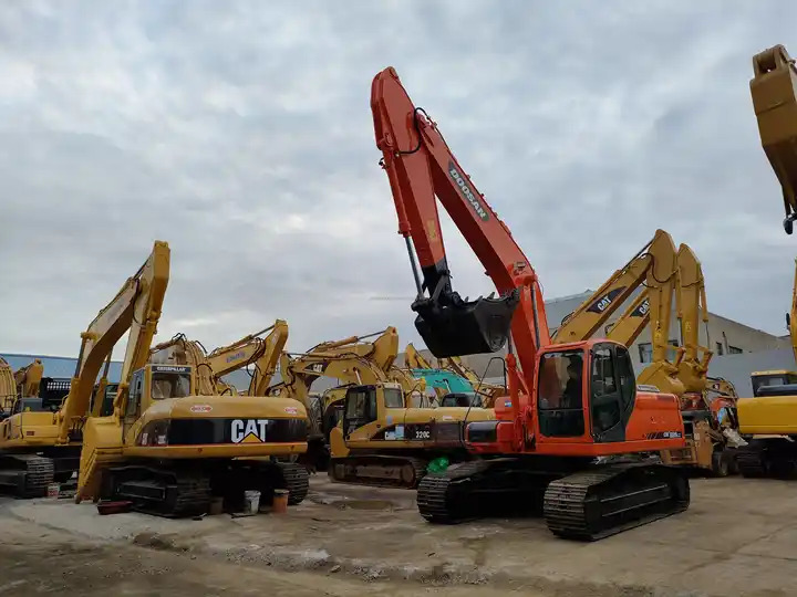 Used excavators in stock for sale second hand excavator used machinery equipment Doosan dx225 - Гусеничный экскаватор: фото 4 Used excavators in stock for sale second hand excavator used machinery equipment Doosan dx225 - Гусеничный экскаватор: фото 4