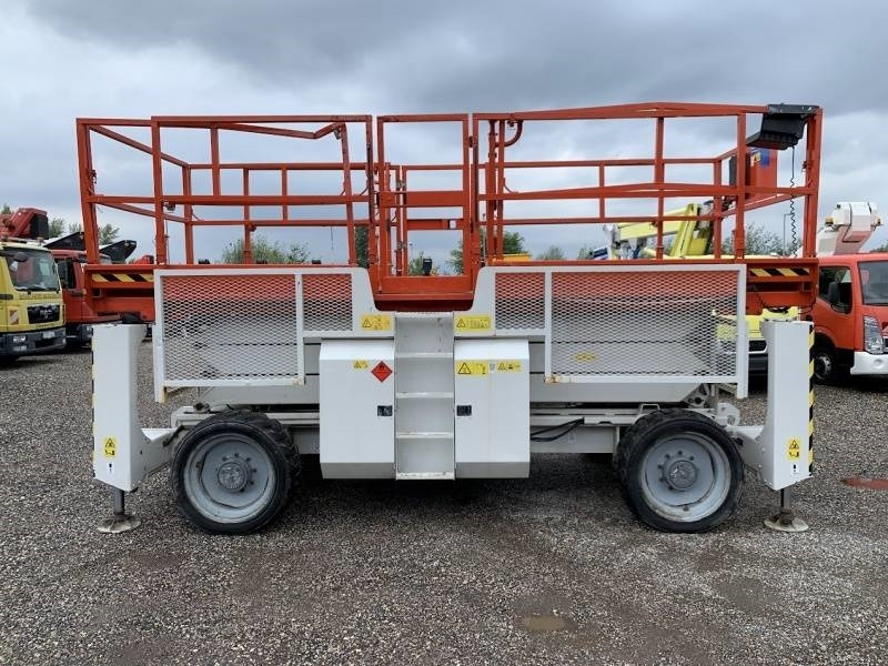 Genie GS3390 - 12,06 m - 4x4 - diesel  - Ножничный подъемник: фото 5 Genie GS3390 - 12,06 m - 4x4 - diesel  - Ножничный подъемник: фото 5