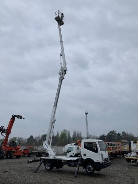 Грузовик с подъемником Nissan Cabstar Multitel HX195 - 19,5m: фото 11