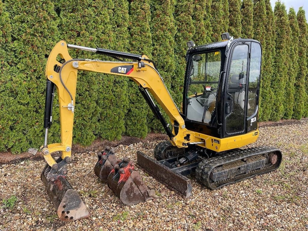 CAT 302.7D CR - Мини-экскаватор: фото 1 CAT 302.7D CR - Мини-экскаватор: фото 1